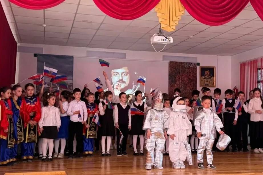 День космонавтики и 75-летие Героя Советского Союза, летчика-космонавта Мусы Манарова отметили в Кумухе