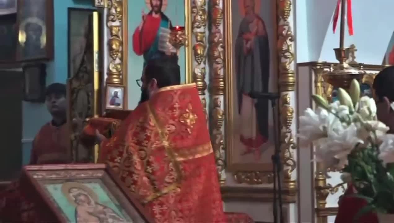 В ночь с 11 на 12 апреля в церкви Покрова Пресвятой Богородицы Дербента состоялось торжественное богослужение, посвящённое празднику Пасхи