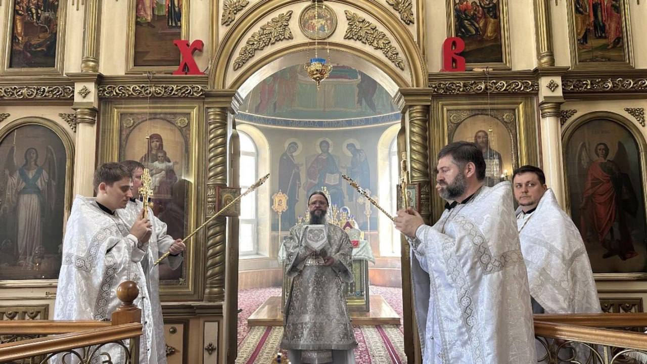 Юрий Левицкий принял участие в праздничном Пасхальном богослужении