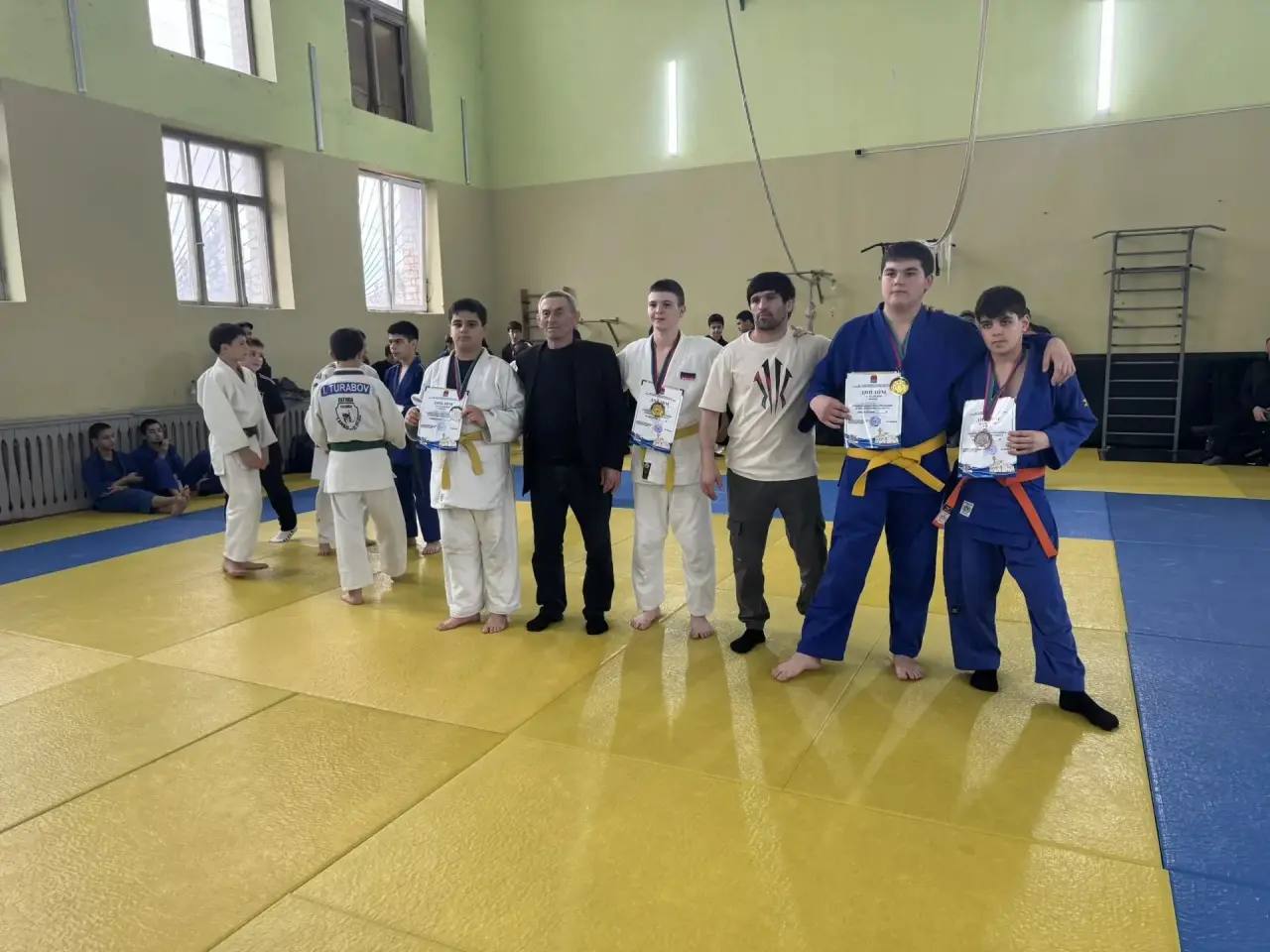 4-5 апреля в г.Каспийск состоялось первенство города по дзюдо среди юношей 2010-2012 и 2013-2014г.р. От нашей СДЮСШ им.В.С.Юмина в соревнованиях приняли участие 15 спортсменов 4-5 апреля в г.Каспийск состоялось первенство города по дзюдо среди юношей 2010-2012 и 2013-2014г.р. От нашей СДЮСШ им.В.С.Юмина в соревнованиях приняли участие 15 спортсменов