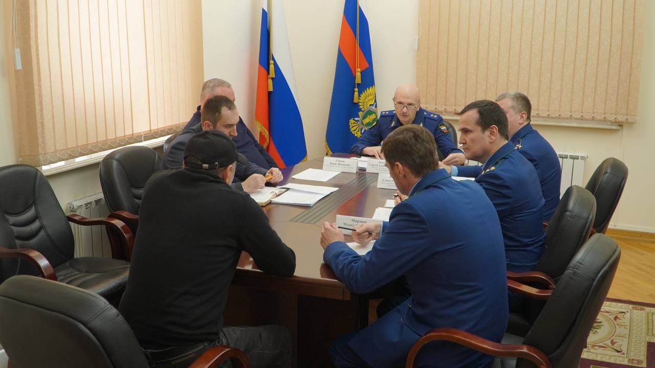 В Каспийске заместитель Генпрокурора РФ провёл личный приём граждан В Каспийске заместитель Генпрокурора РФ провёл личный приём граждан