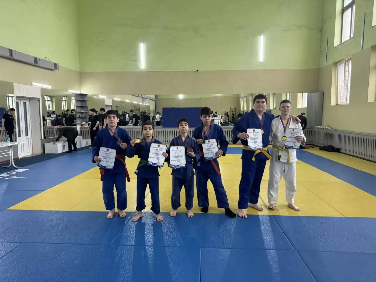 4-5 апреля в г.Каспийск состоялось первенство города по дзюдо среди юношей 2010-2012 и 2013-2014г.р. От нашей СДЮСШ им.В.С.Юмина в соревнованиях приняли участие 15 спортсменов 4-5 апреля в г.Каспийск состоялось первенство города по дзюдо среди юношей 2010-2012 и 2013-2014г.р. От нашей СДЮСШ им.В.С.Юмина в соревнованиях приняли участие 15 спортсменов
