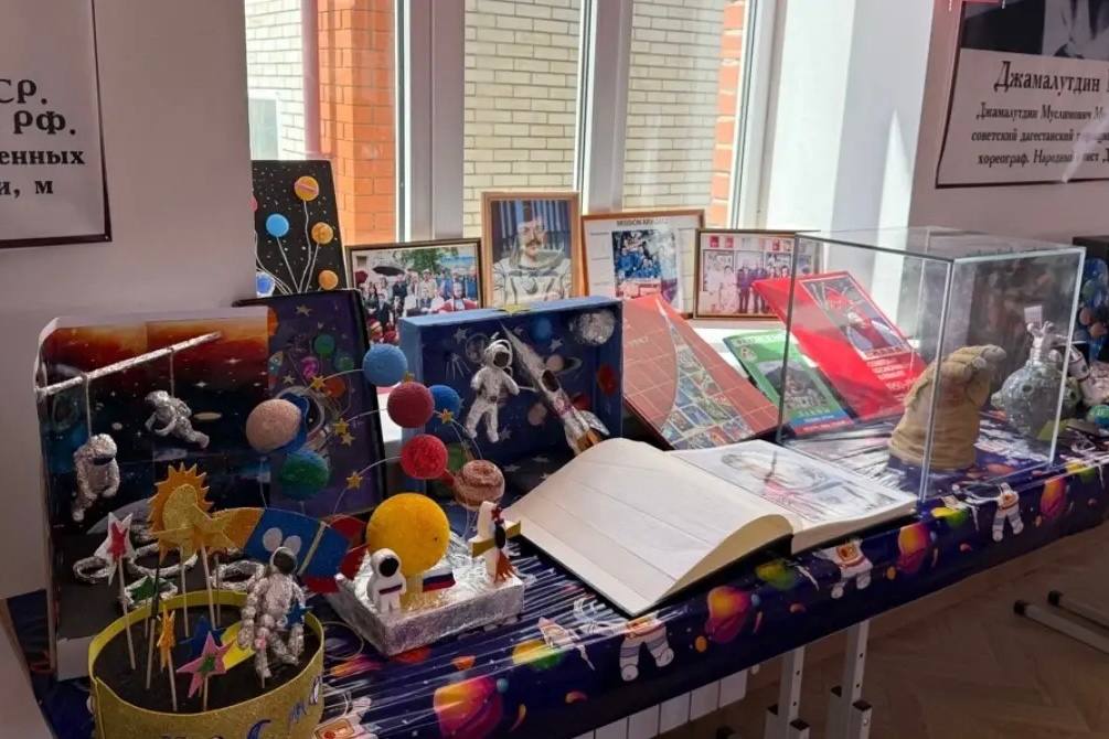 День космонавтики и 75-летие Героя Советского Союза, летчика-космонавта Мусы Манарова отметили в Кумухе День космонавтики и 75-летие Героя Советского Союза, летчика-космонавта Мусы Манарова отметили в Кумухе