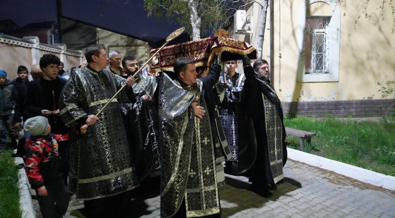 Юрий Левицкий принял участие в праздничном Пасхальном богослужении Юрий Левицкий принял участие в праздничном Пасхальном богослужении