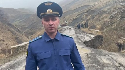 Кайтагский межрайонный прокурор Гаджимурад Арадахов выехал на место обрушения моста через реку Кардукотты Дахадаевского района