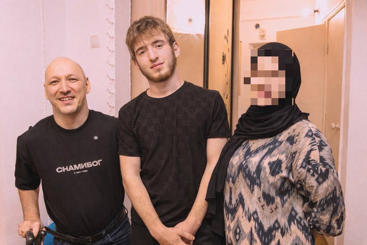 Депутат НС РД Гасан Османов оказал помощь пострадавшим от наводнения в районе Цумадинского рынка Депутат НС РД Гасан Османов оказал помощь пострадавшим от наводнения в районе Цумадинского рынка