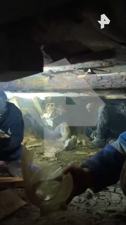 Кадры спасения ребенка и матери из-под завалов после лавины в Дагестане поступили в распоряжение РЕН ТВ