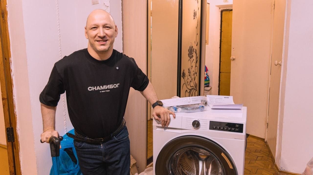 Депутат НС РД Гасан Османов оказал помощь пострадавшим от наводнения в районе Цумадинского рынка Депутат НС РД Гасан Османов оказал помощь пострадавшим от наводнения в районе Цумадинского рынка