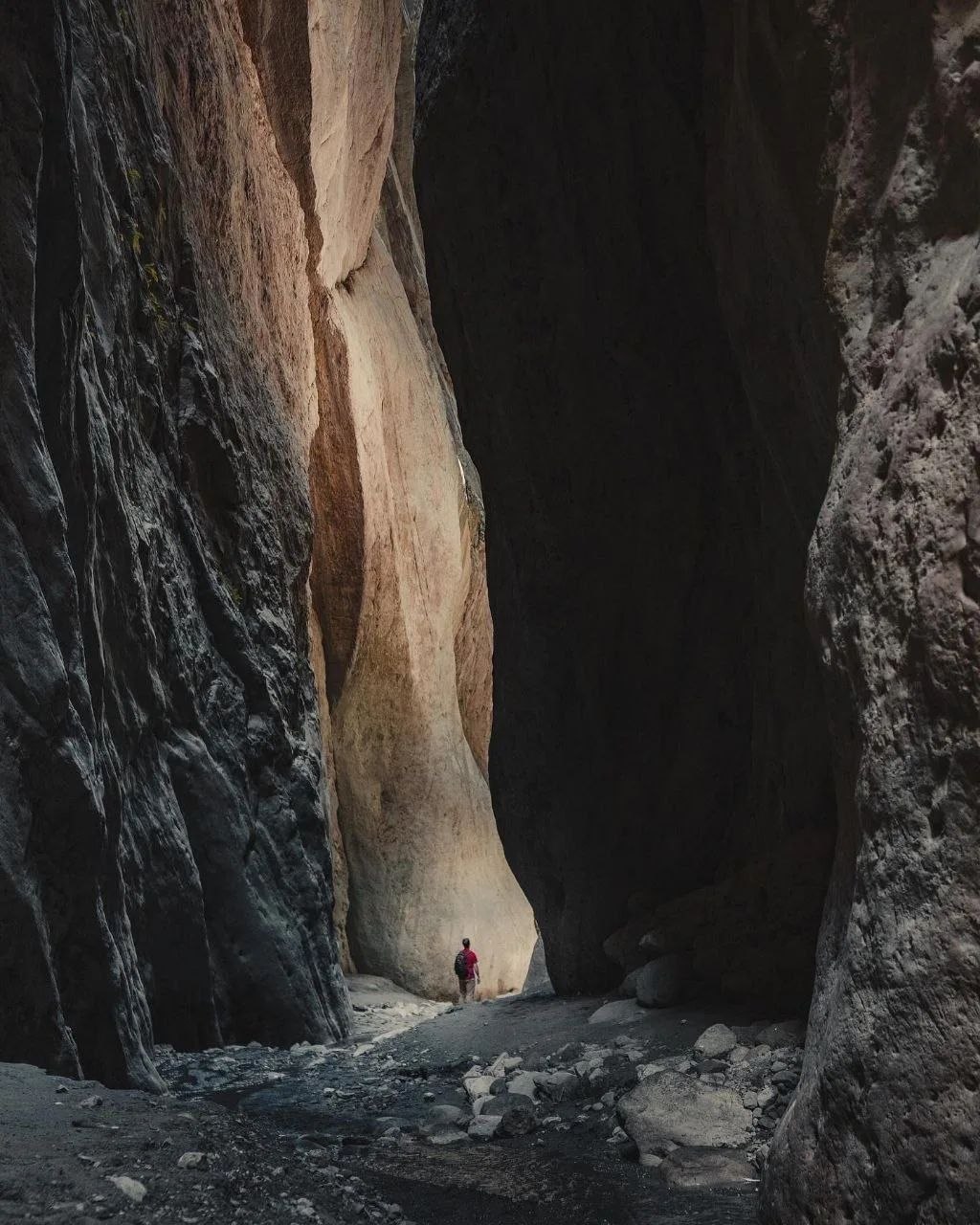 Карадахское ущелье — одна из самых впечатляющих достопримечательностей Дагестана, Россия Карадахское ущелье — одна из самых впечатляющих достопримечательностей Дагестана, Россия