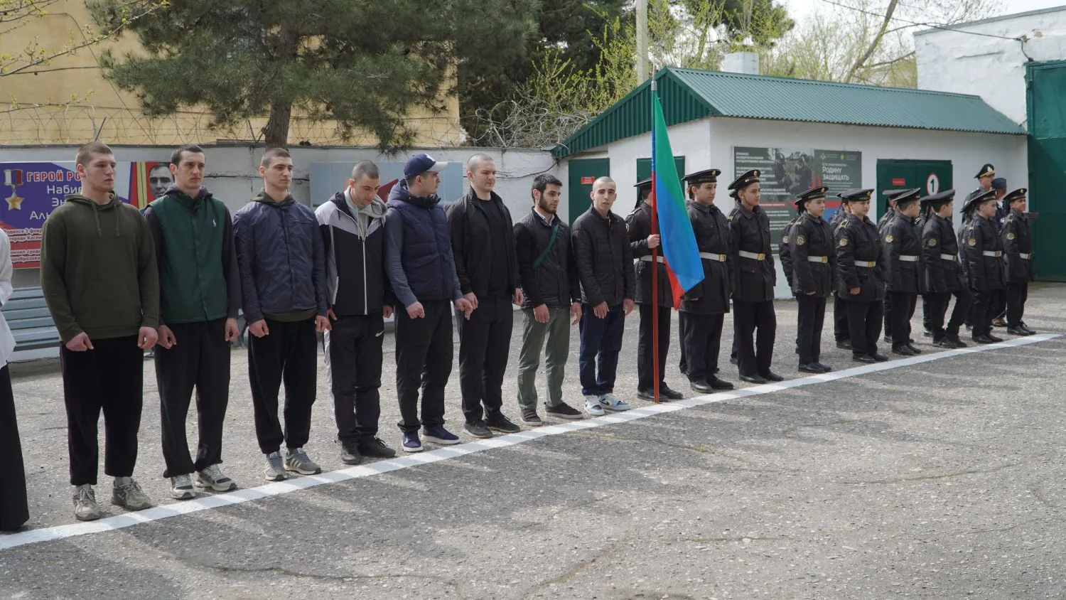 Славный путь начинается здесь! В Каспийске состоялись торжественные проводы новобранцев! Славный путь начинается здесь! В Каспийске состоялись торжественные проводы новобранцев!