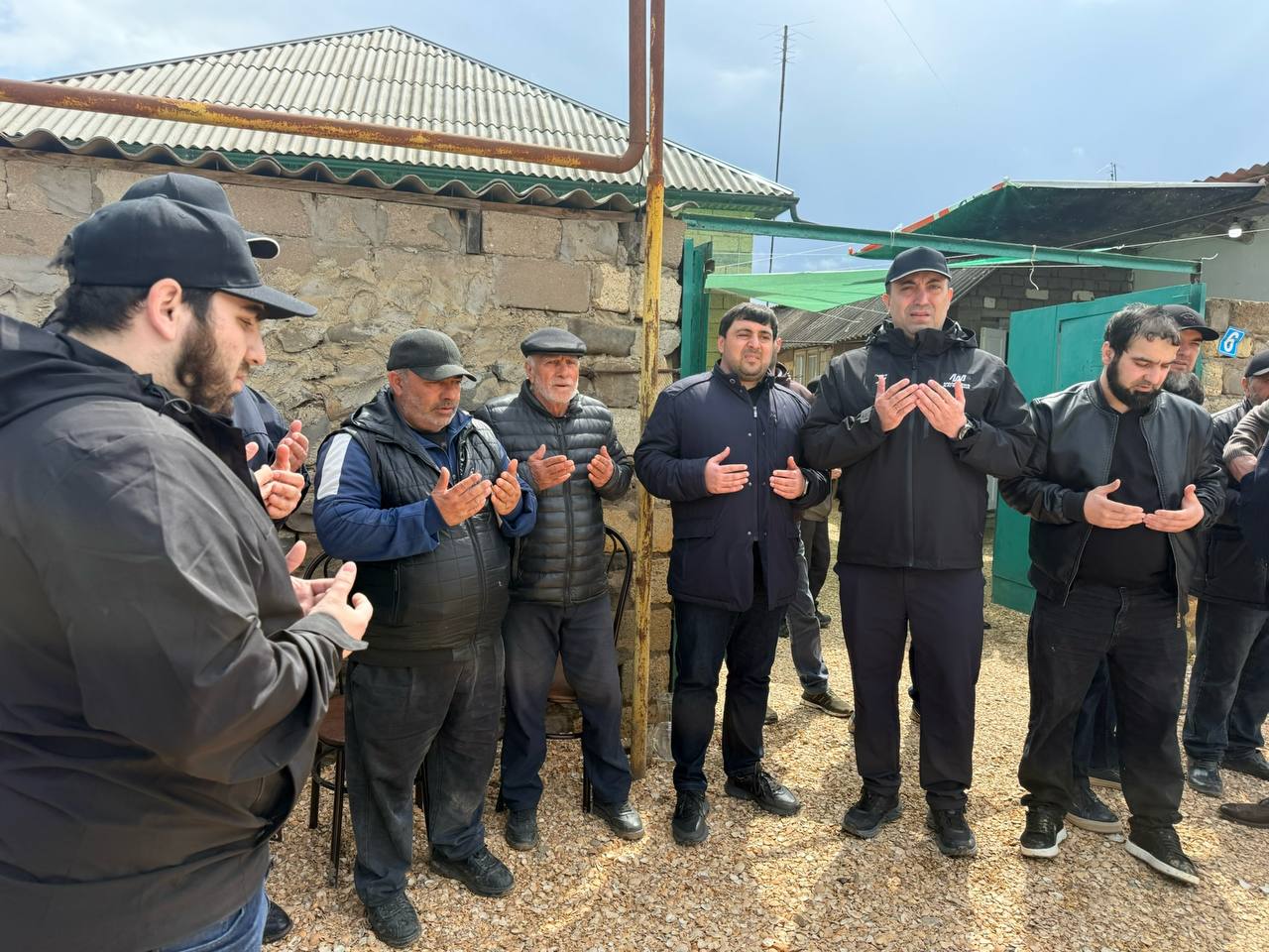 Камил Саидов выразил соболезнования семье погибшего добровольца из Геджуха Камил Саидов выразил соболезнования семье погибшего добровольца из Геджуха