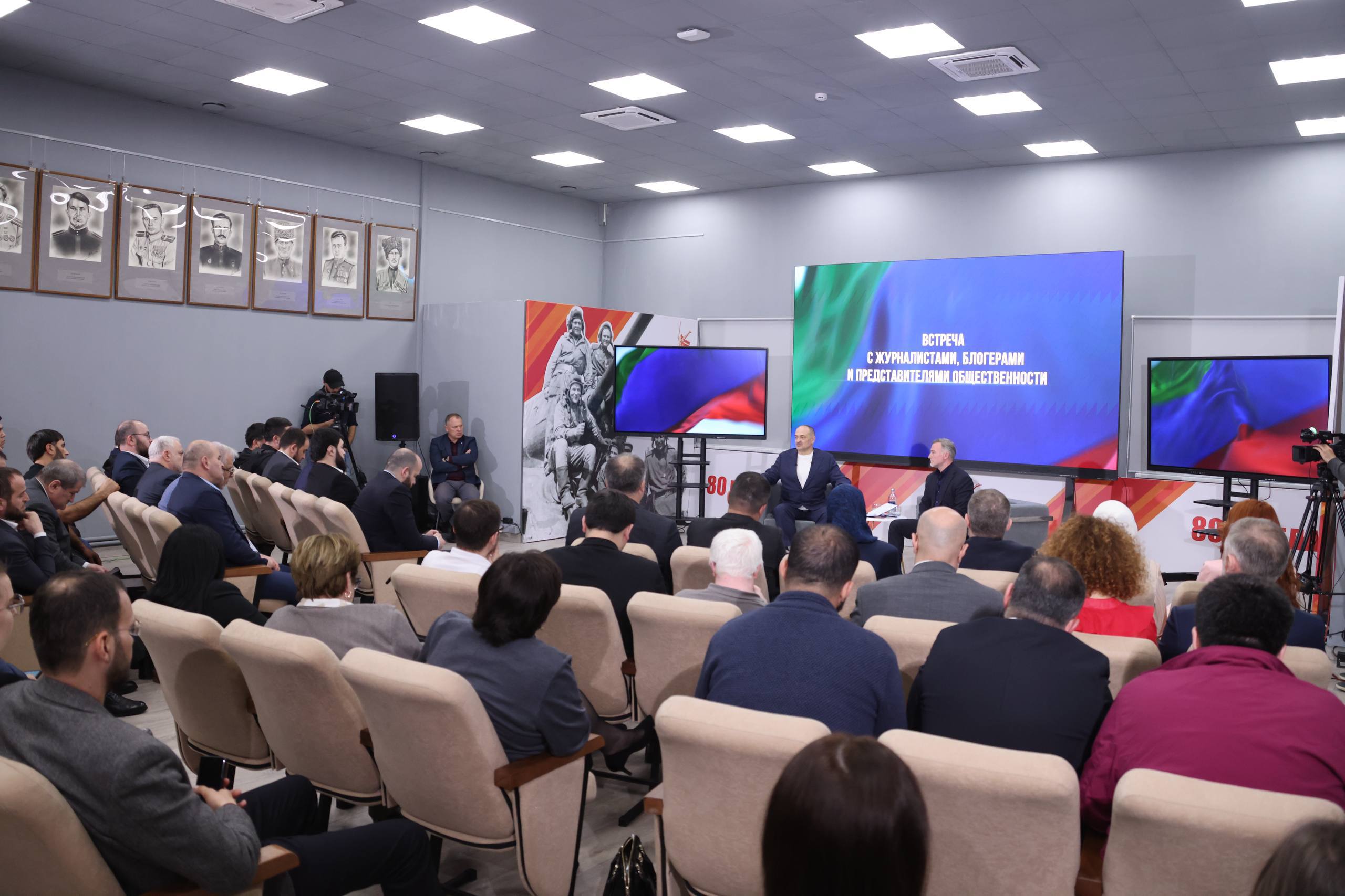 «Мне никто и никогда ни о ком ничего плохого не говорит. А если и говорит — я это не воспринимаю. У меня есть опыт работы на разных должностях: тот, кто говорит плохое, сам не чист на язык. Я всегда формирую своё мнение», —... «Мне никто и никогда ни о ком ничего плохого не говорит. А если и говорит — я это не воспринимаю. У меня есть опыт работы на разных должностях: тот, кто говорит плохое, сам не чист на язык. Я всегда формирую своё мнение», —...