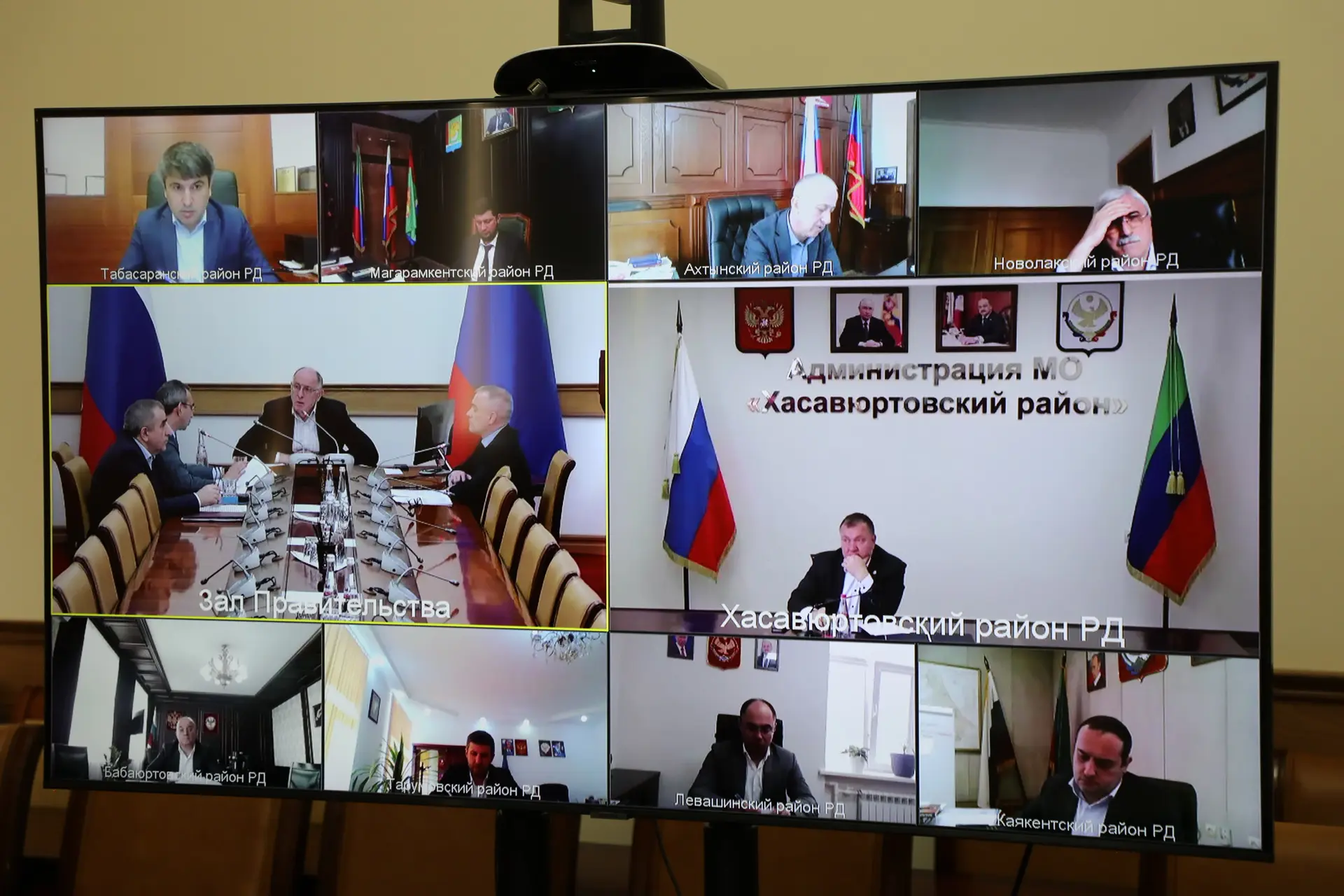 Абдулмуслим Абдулмуслимов провел встречу с директором Управления Федеральной почтовой связи РД Русланом Алибеговым Абдулмуслим Абдулмуслимов провел встречу с директором Управления Федеральной почтовой связи РД Русланом Алибеговым