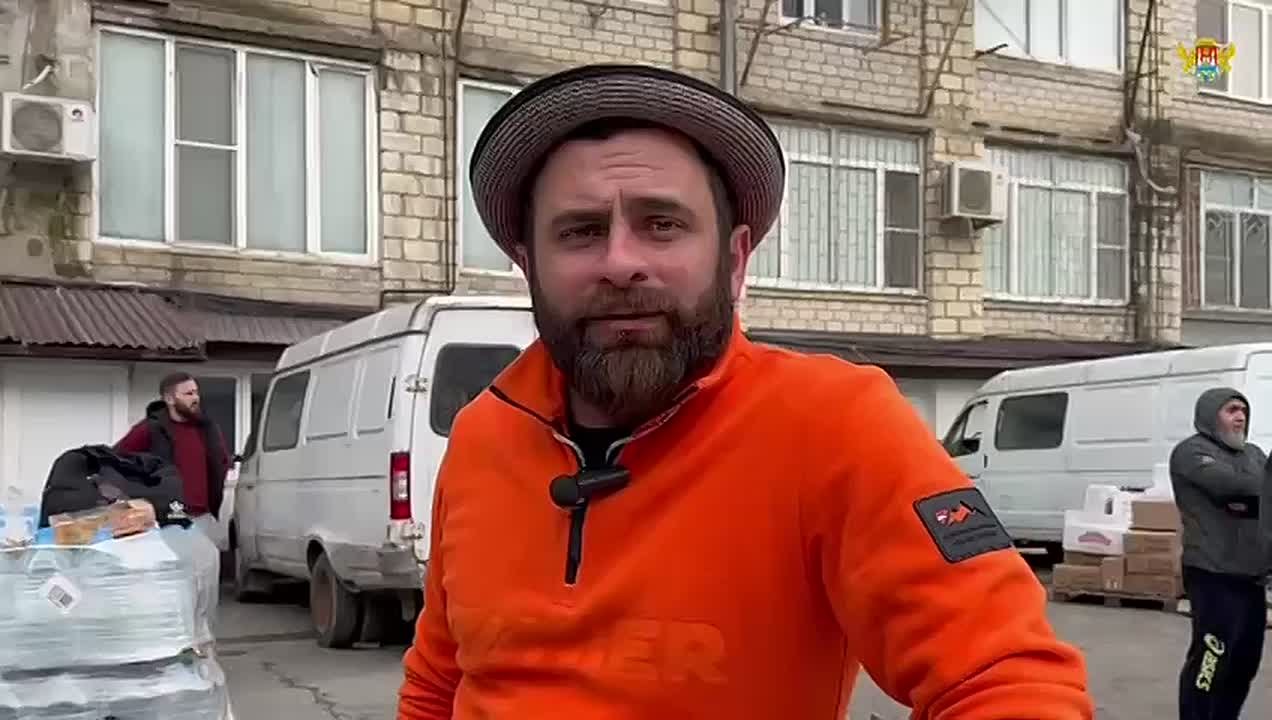 Более 70 человек с гуманитарной миссией прибыли из Северной Осетии - Алании в Махачкалу