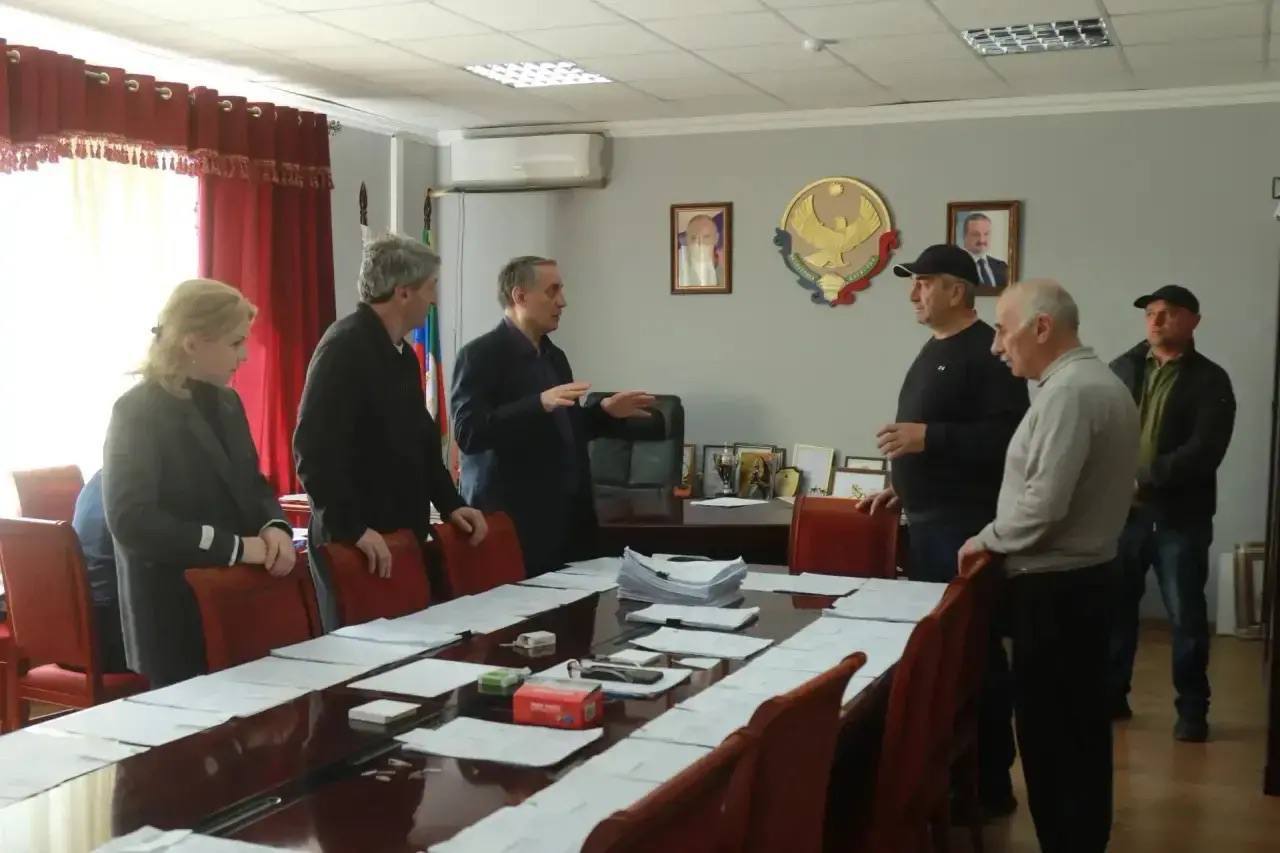 Абдурахман Махмудов проинспектировал ход ликвидации последствий паводка в Дербентском районе Абдурахман Махмудов проинспектировал ход ликвидации последствий паводка в Дербентском районе