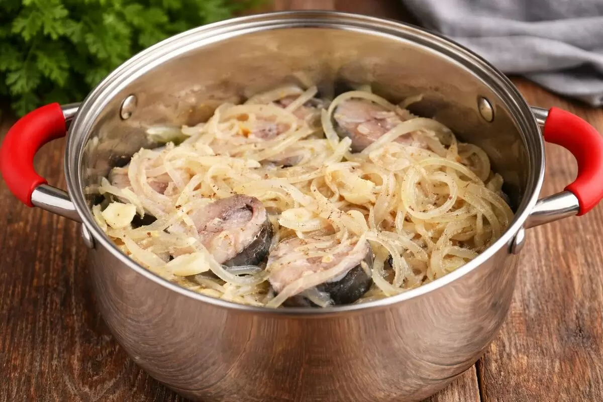 Как скумбрия в маринаде с луком стала новым кулинарным хитом
