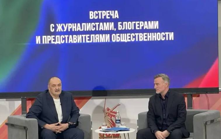 В Махачкале стартовала Главы РД встреча Сергея Меликова с журналистами, блогерами и представителями общественности
