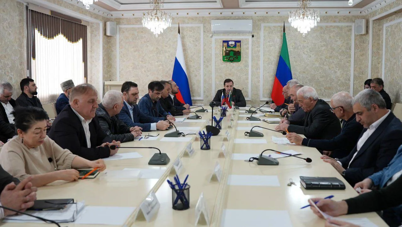 Глава Хасавюрта провел аппаратное совещание по вопросам ликвидации последствий ЧС Глава Хасавюрта провел аппаратное совещание по вопросам ликвидации последствий ЧС