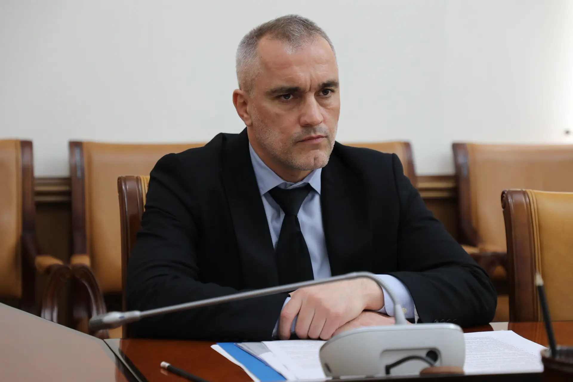 Абдулмуслим Абдулмуслимов провел встречу с директором Управления Федеральной почтовой связи РД Русланом Алибеговым Абдулмуслим Абдулмуслимов провел встречу с директором Управления Федеральной почтовой связи РД Русланом Алибеговым