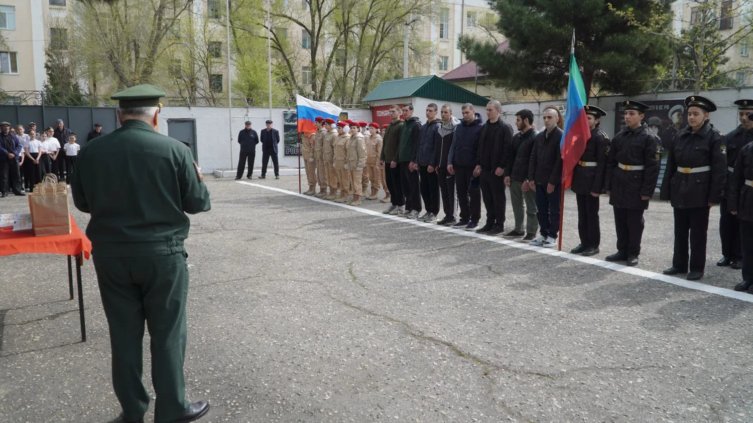 Славный путь начинается здесь! В Каспийске состоялись торжественные проводы новобранцев! Славный путь начинается здесь! В Каспийске состоялись торжественные проводы новобранцев!