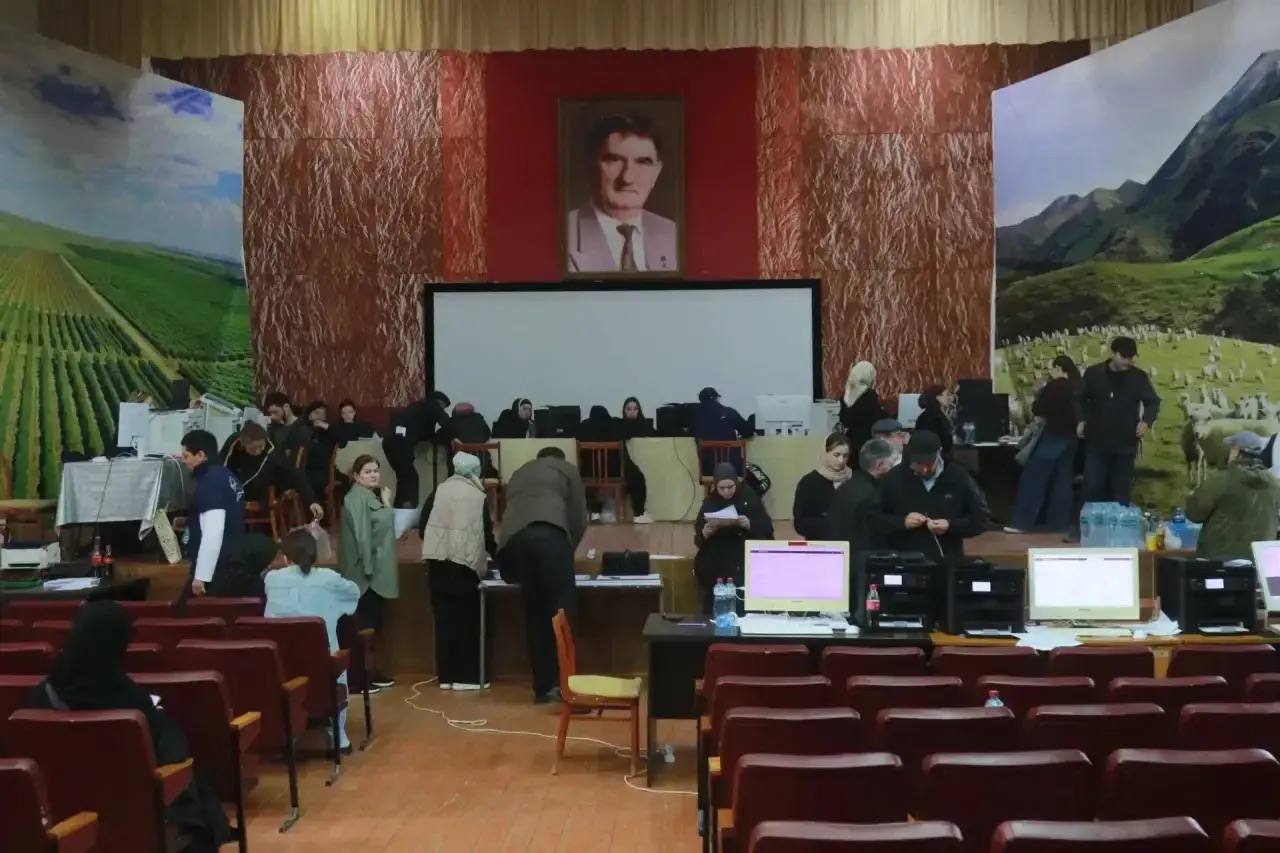 Абдурахман Махмудов проинспектировал ход ликвидации последствий паводка в Дербентском районе Абдурахман Махмудов проинспектировал ход ликвидации последствий паводка в Дербентском районе