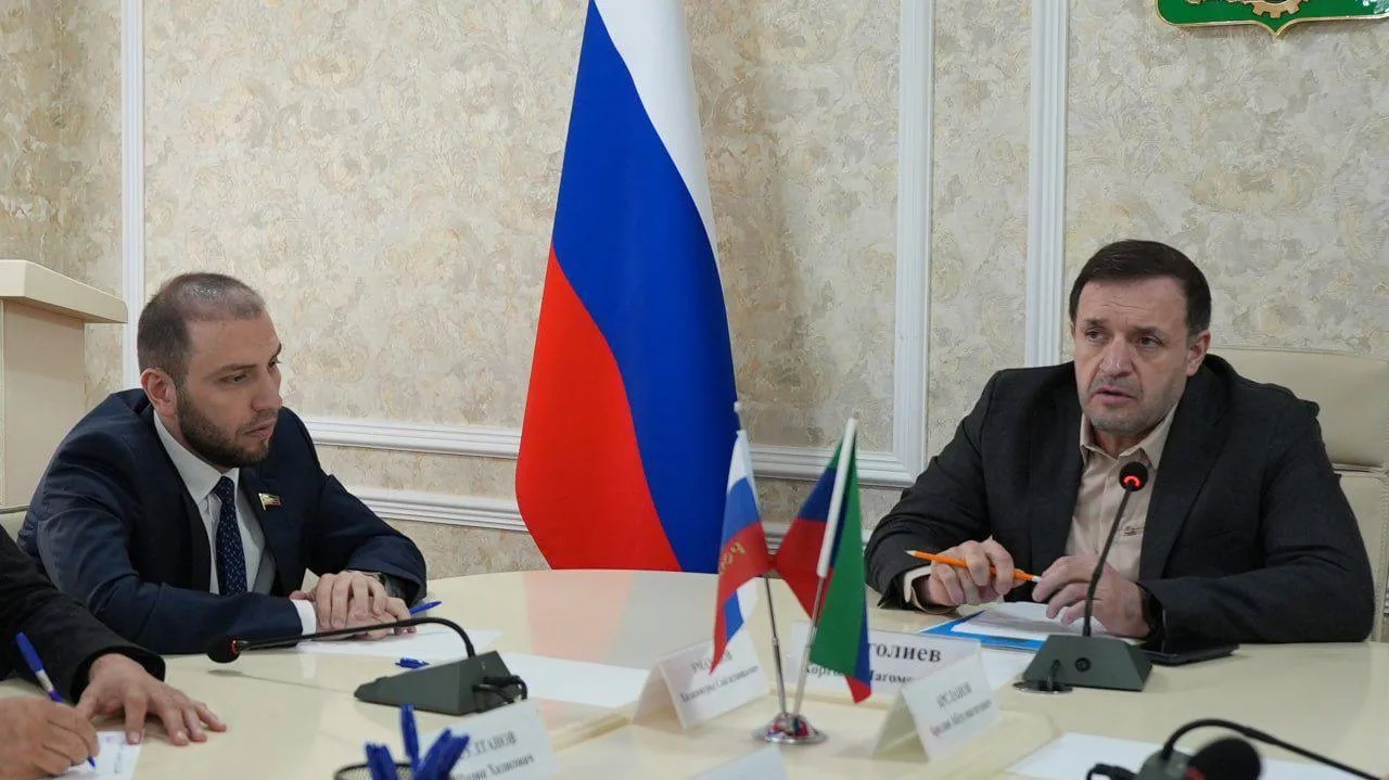 Глава Хасавюрта провел аппаратное совещание по вопросам ликвидации последствий ЧС Глава Хасавюрта провел аппаратное совещание по вопросам ликвидации последствий ЧС