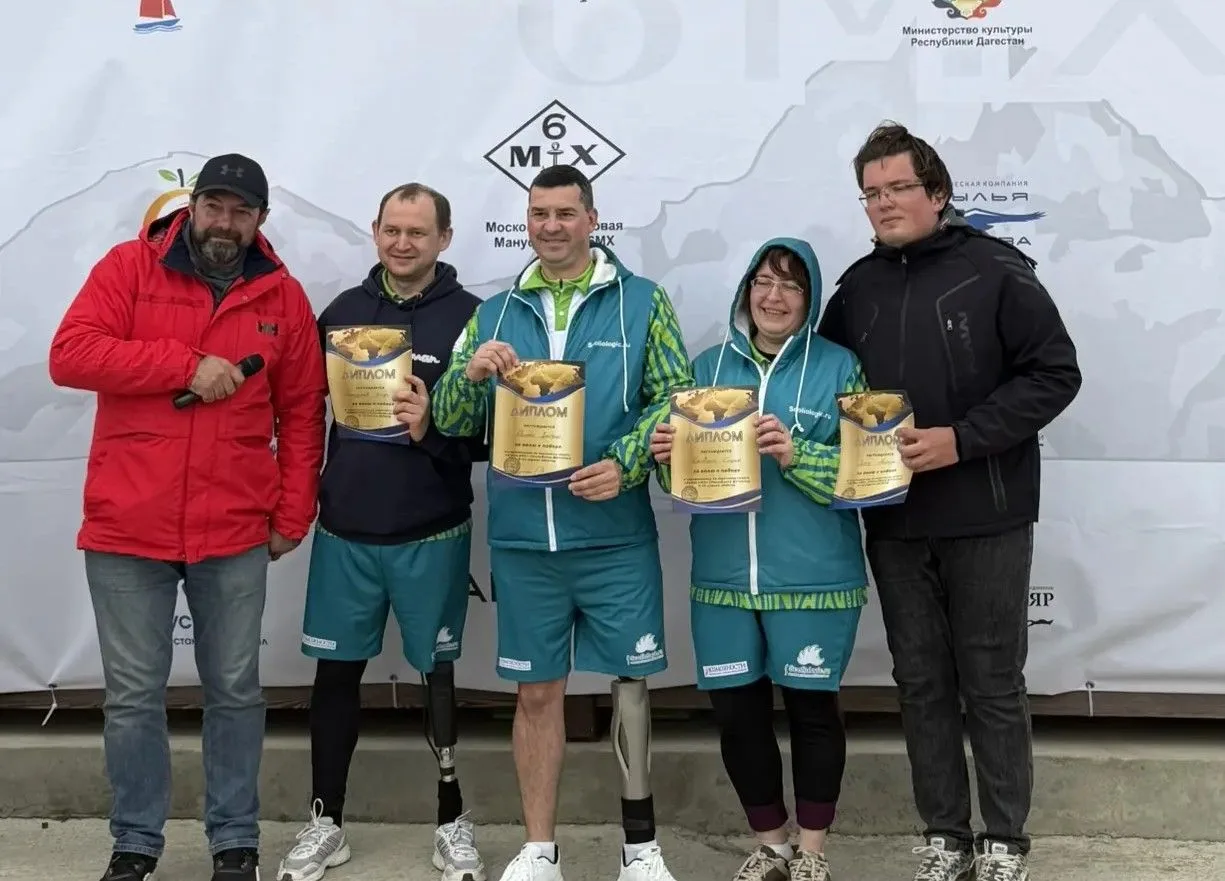 Команда спортсменов на протезах вошла в топ-5 парусной регаты в Дагестане