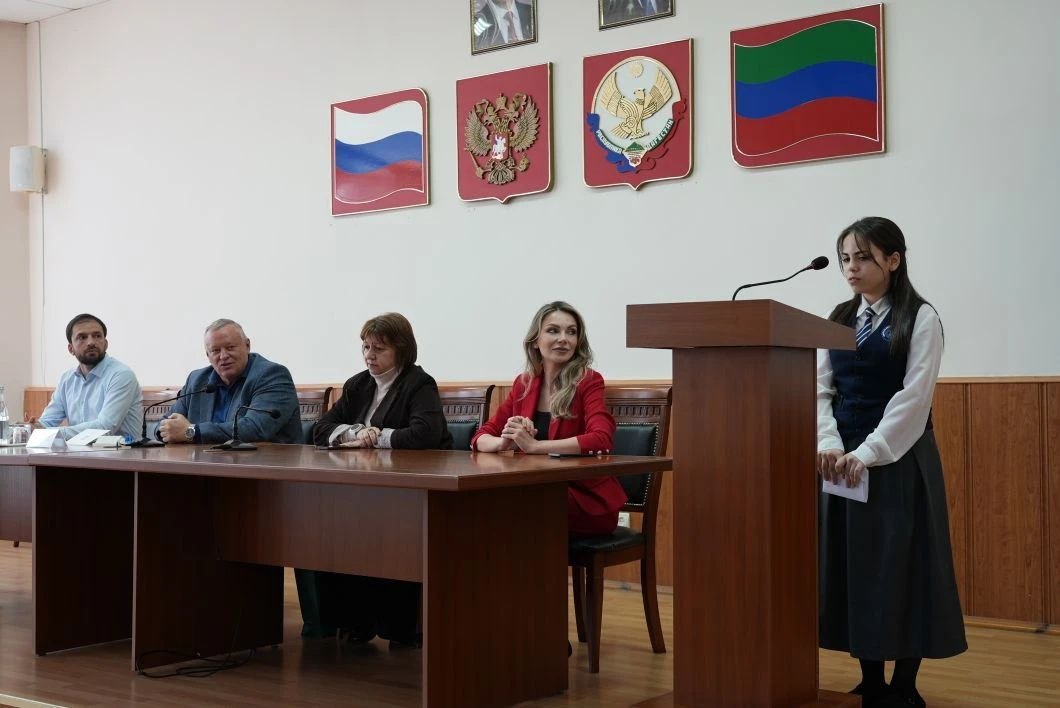 В Каспийске состоялось чествование победителей Всероссийского форума научной молодёжи «Шаг в будущее» В Каспийске состоялось чествование победителей Всероссийского форума научной молодёжи «Шаг в будущее»