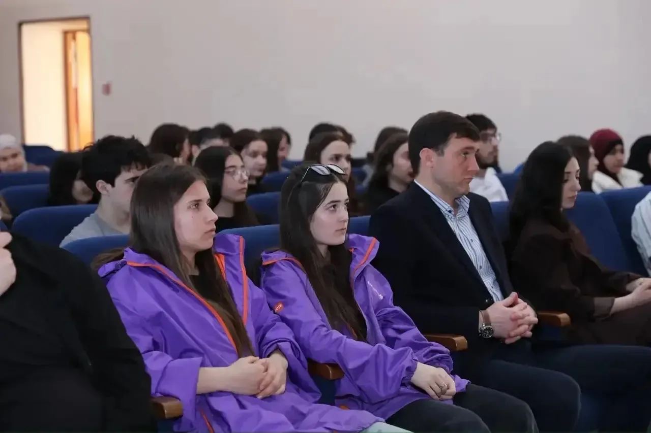 Сегодня в АНО «Дагестанский профессиональный педагогический колледж» завершился очный этап обучения волонтеров и общественных наблюдателей, задействованных в реализации федерального проекта «Формирование комфортной городской... Сегодня в АНО «Дагестанский профессиональный педагогический колледж» завершился очный этап обучения волонтеров и общественных наблюдателей, задействованных в реализации федерального проекта «Формирование комфортной городской...