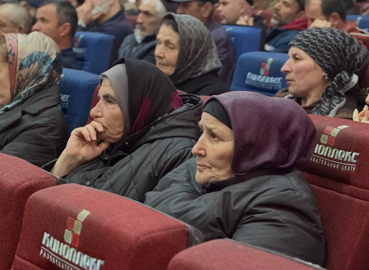 Первый замминистра строительства Дагестана встретился с жителями села Уркарах Первый замминистра строительства Дагестана встретился с жителями села Уркарах