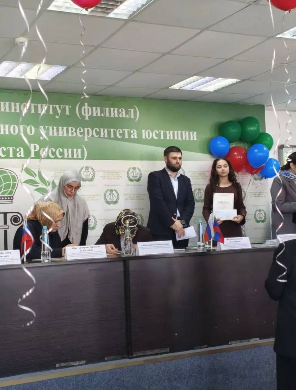 Школьники из Хасавюрта заняли призовые места на региональной олимпиаде по обществознанию Школьники из Хасавюрта заняли призовые места на региональной олимпиаде по обществознанию