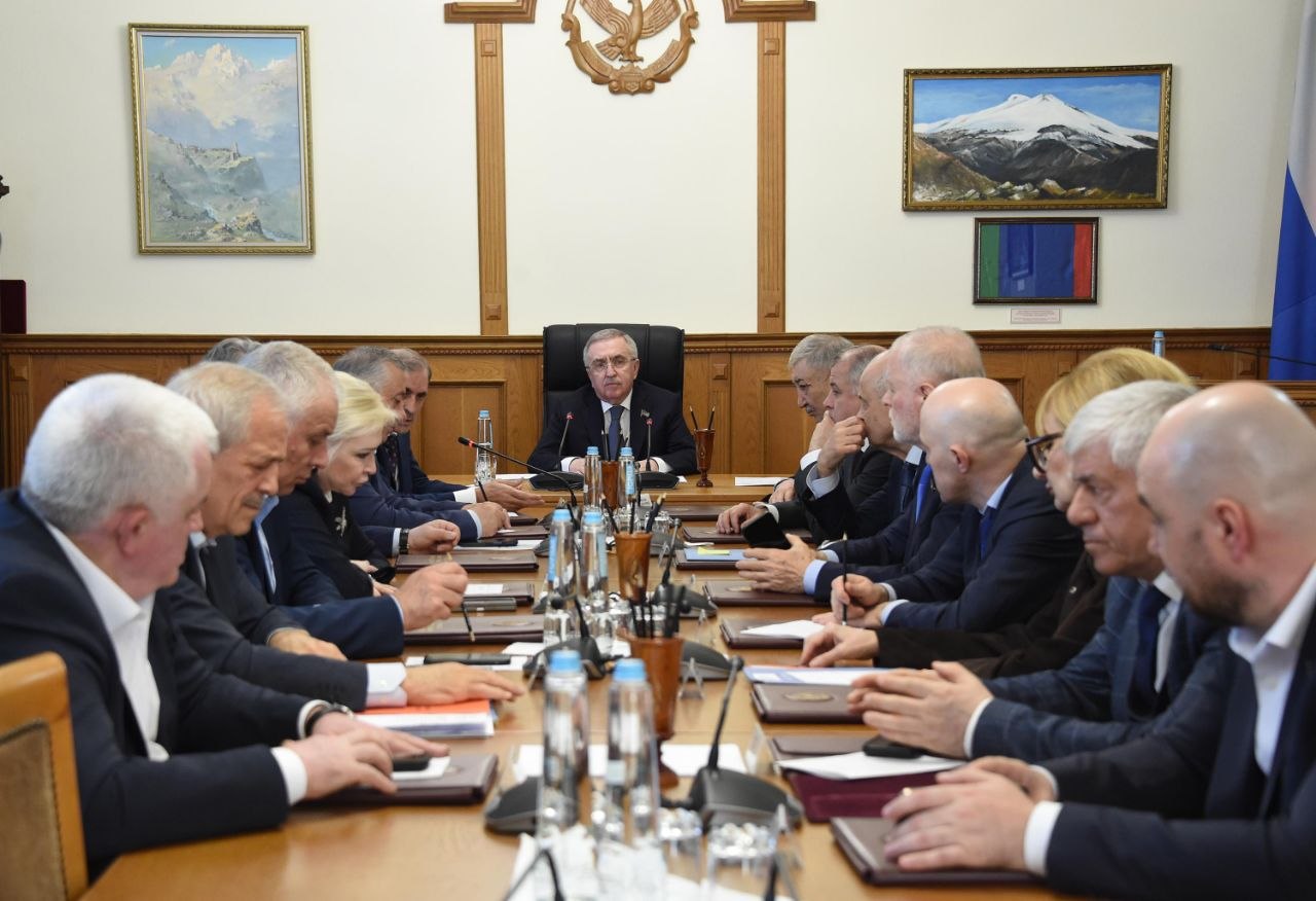 Президиум определил дату 55-й сессии Народного Собрания Президиум Народного Собрания Республики Дагестан под председательством Первого вице-спикера Юрия Левицкого определил дату проведения 55-й сессии парламента седьмого...