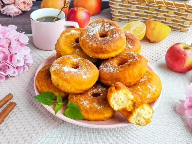 Идеальные пончики на кефире: быстро, просто и без дрожжей