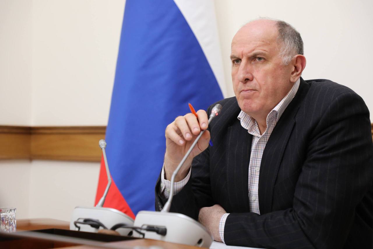 Абдулмуслим Абдулмуслимов накануне провел встречу с руководителями АЗС Абдулмуслим Абдулмуслимов накануне провел встречу с руководителями АЗС