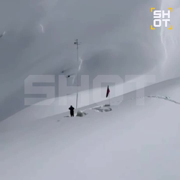 Самую высокогорную метеостанцию Европы завалило снегом в Дагестане