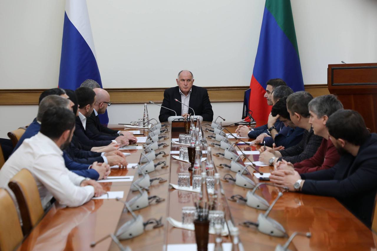 Абдулмуслим Абдулмуслимов накануне провел встречу с руководителями АЗС