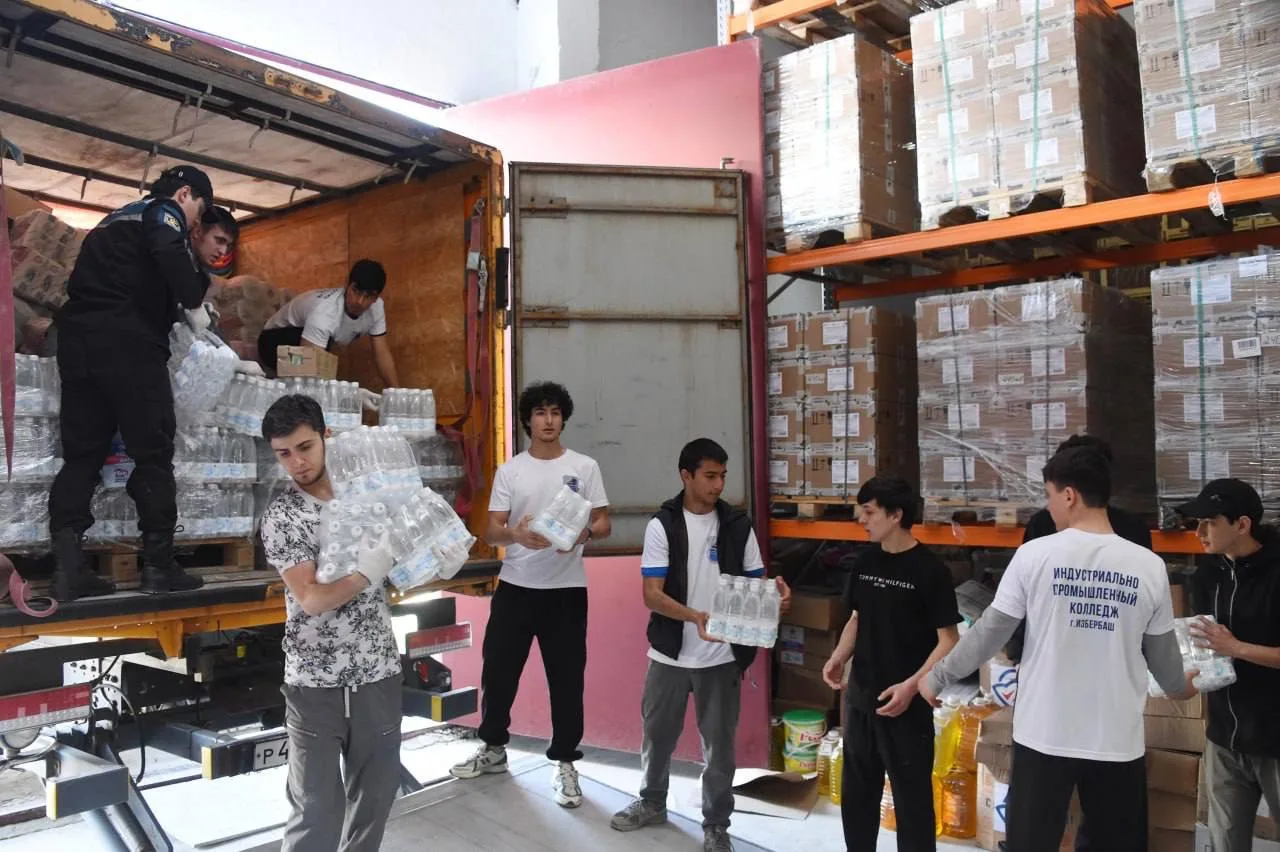 В Дагестане встретили гуманитарную помощь из Волгоградской области В Дагестане встретили гуманитарную помощь из Волгоградской области