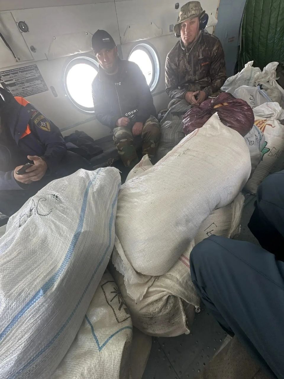 Спасатели Дагестанского ПСО доставили помощь в Кулинский район Спасатели Дагестанского ПСО доставили помощь в Кулинский район