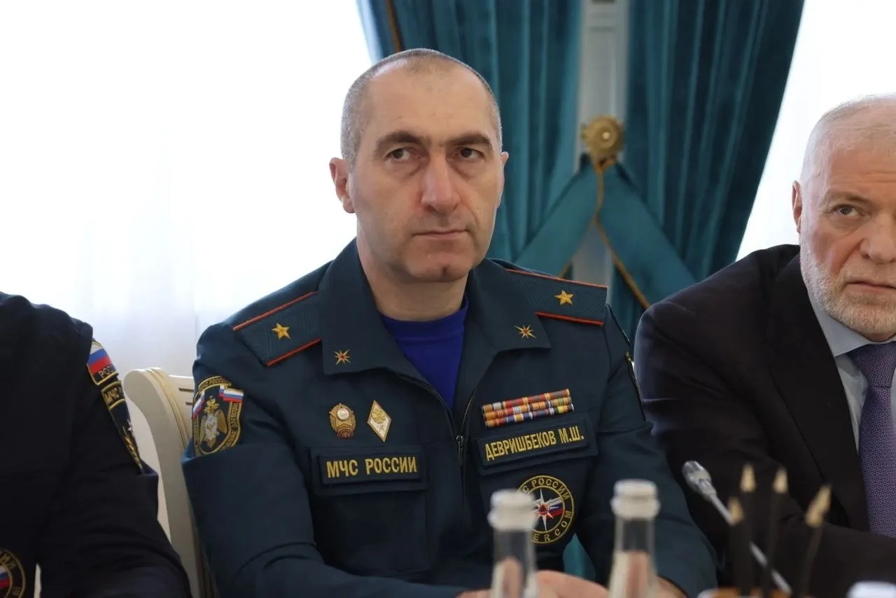 О текущей паводковой ситуации в Махачкале Сергею Меликову доложил начальник ГУ МЧС России по Дагестану Муслим Девришбеков
