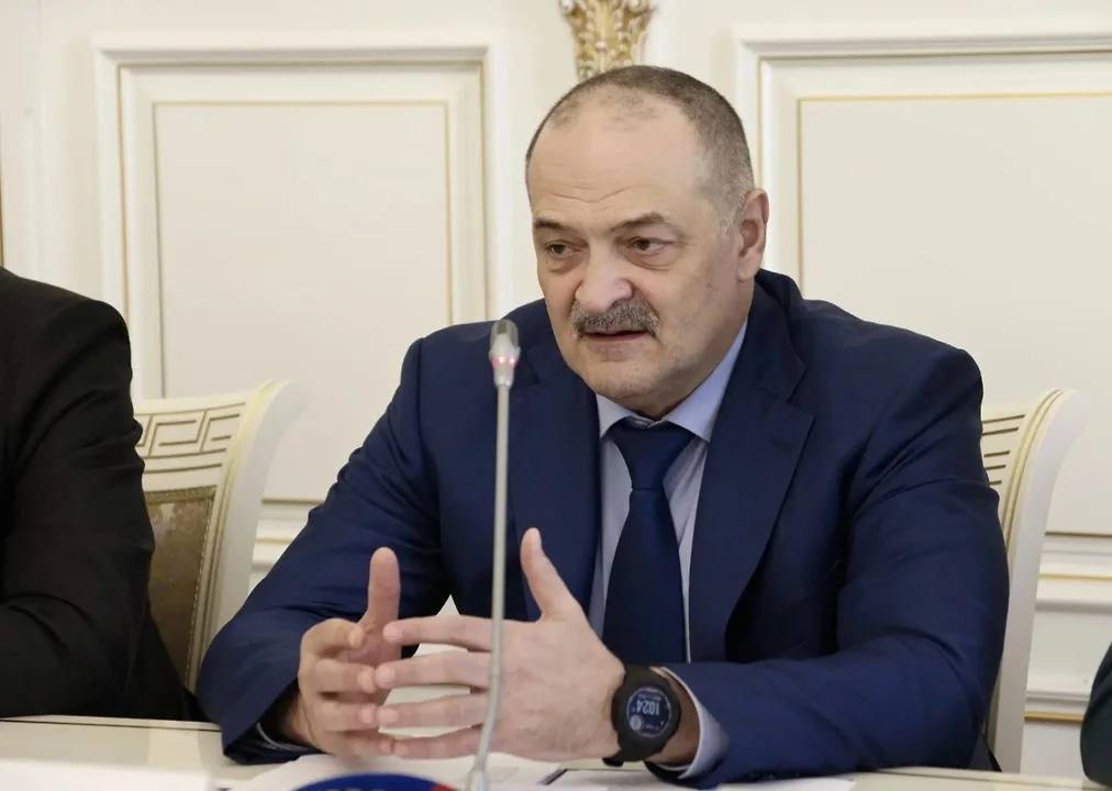 Глава Дагестана Сергей Меликов провел совещание, в рамках которого заявил, что сил и средств для ликвидации последствий стихии в республике привлечено достаточно, сообщает пресс-служба его администрации