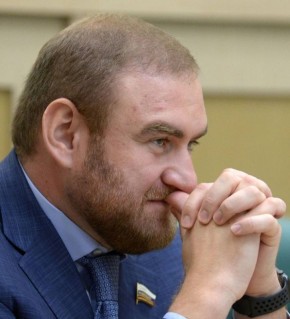 Экс-сенатор Рауф Арашуков требует 100 тысяч рублей компенсации из-за условий содержания в «Чёрном дельфине»