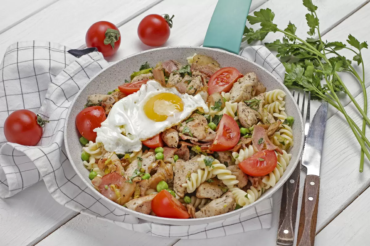 Индейка по-техасски с беконом и фузилли