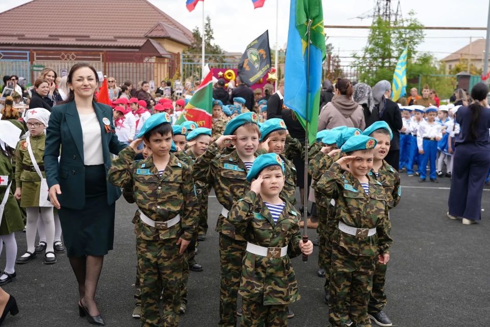 Ещё немного фотокарточек с прошедшего сегодня детского Парада Победы! Больше фото по ссылке Ещё немного фотокарточек с прошедшего сегодня детского Парада Победы! Больше фото по ссылке
