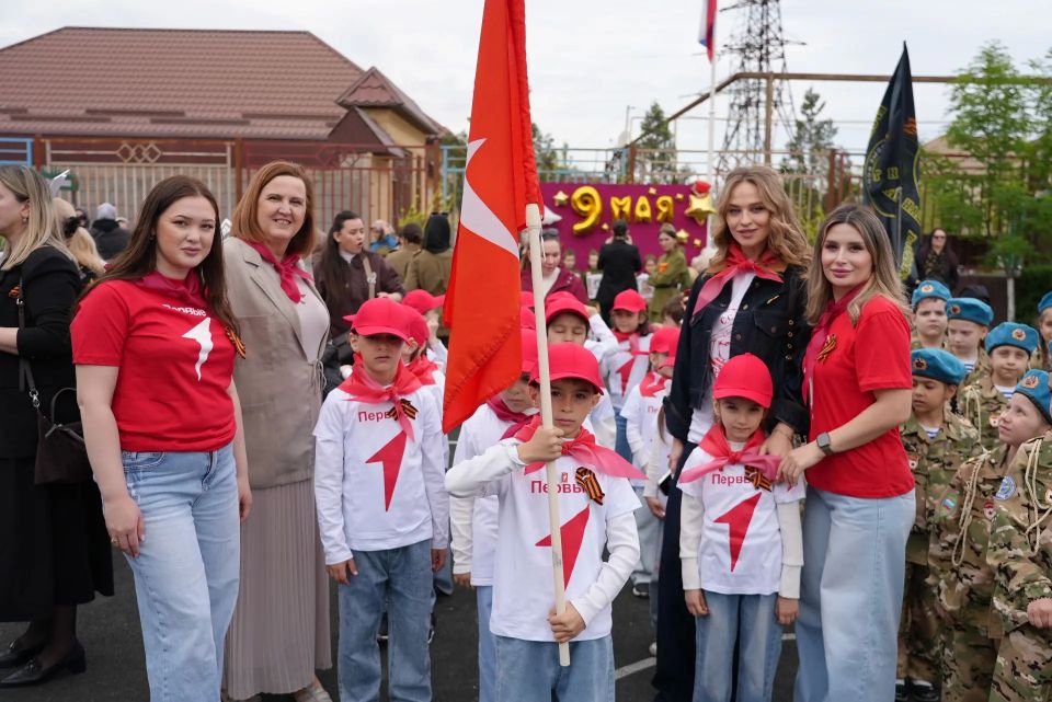 Ещё немного фотокарточек с прошедшего сегодня детского Парада Победы! Больше фото по ссылке Ещё немного фотокарточек с прошедшего сегодня детского Парада Победы! Больше фото по ссылке