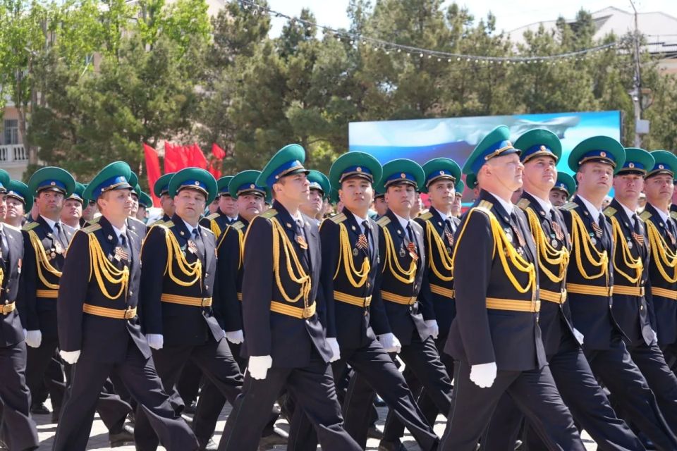 Масштабная республиканская акция «Знамя Победы» прошла на площади Каспийска Масштабная республиканская акция «Знамя Победы» прошла на площади Каспийска