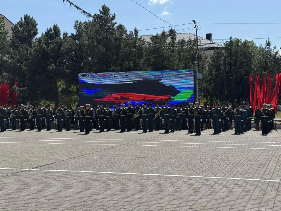 В Каспийске во время репетиции Парада Победы прошла республиканская акция «Знамя Победы» В Каспийске во время репетиции Парада Победы прошла республиканская акция «Знамя Победы»