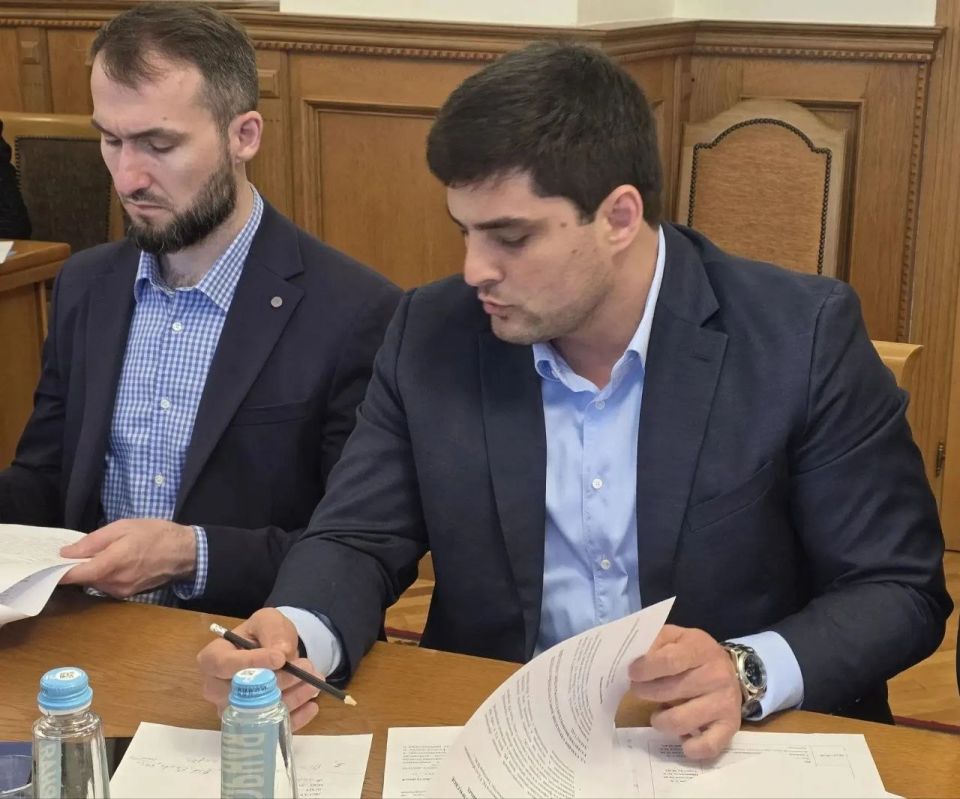 Под руководством вице-спикера парламента Дагестана Камила Давдиева прошло совещание по подготовке конференции «Спорт объединяет: от личных рекордов к общим победам» Под руководством вице-спикера парламента Дагестана Камила Давдиева прошло совещание по подготовке конференции «Спорт объединяет: от личных рекордов к общим победам»