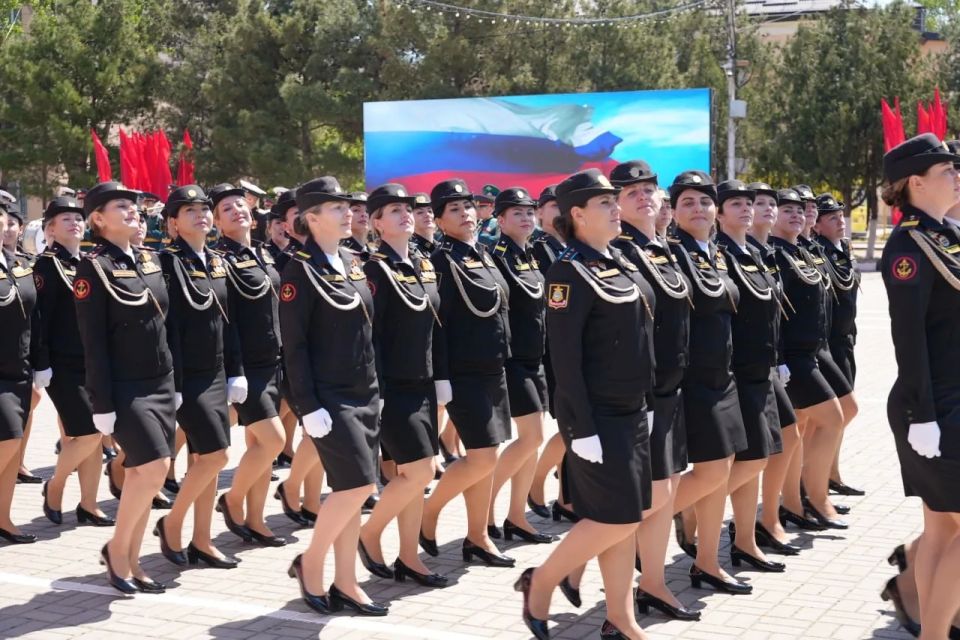Масштабная республиканская акция «Знамя Победы» прошла на площади Каспийска Масштабная республиканская акция «Знамя Победы» прошла на площади Каспийска