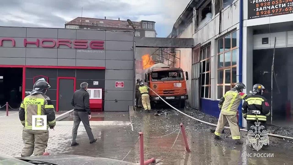 Открытое горение в автосервисе вблизи АЗС в Каспийске ликвидировали, пострадавших нет, сообщили в региональном МЧС