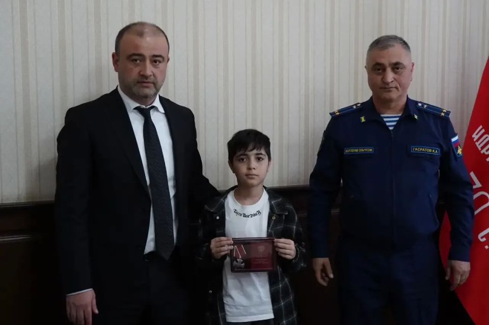 Сегодня в администрации Дербента состоялась церемония вручения государственных наград родственникам военнослужащих, погибших в зоне специальной военной операции